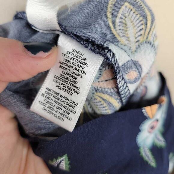 LOFT Short Romper Womens Size XS Navy‎ Blue Floral Ruffle Sleeveless Scoop Neck - Picture 8 of 8